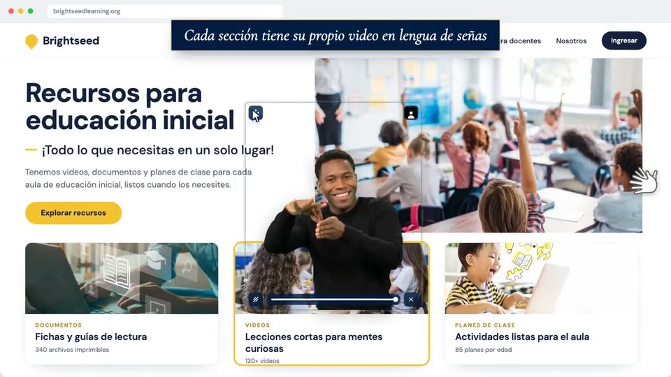 El mismo sitio del colegio, con una persona signando sobre la sección de vídeos, en una ventana con controles para ampliarla y cerrarla.