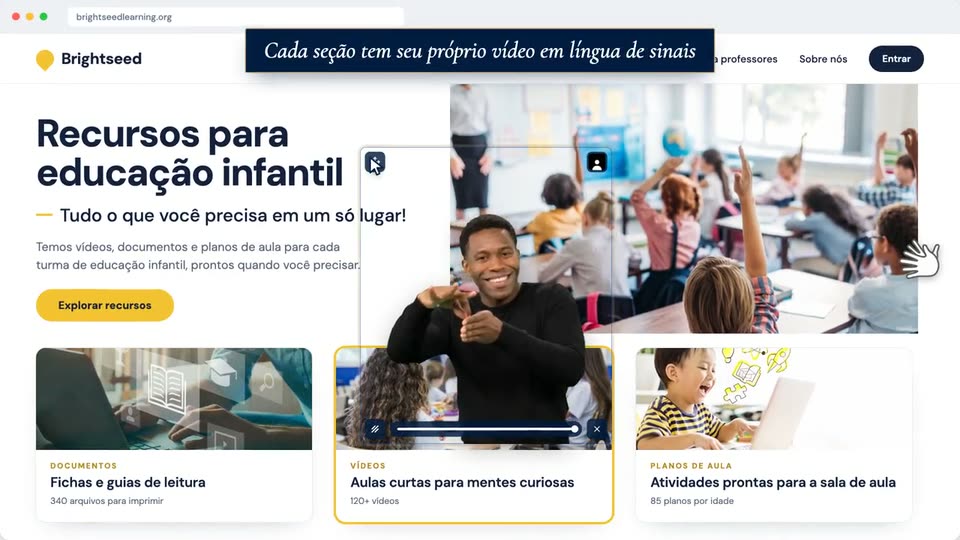 O mesmo sítio da escola, com uma pessoa a gestuar sobre a secção de vídeos, numa janela com comandos para a redimensionar e fechar.